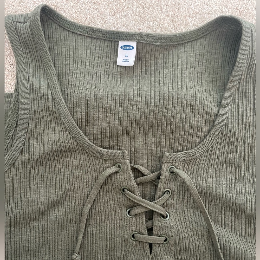 old navy tank top - Picture 4 of 4